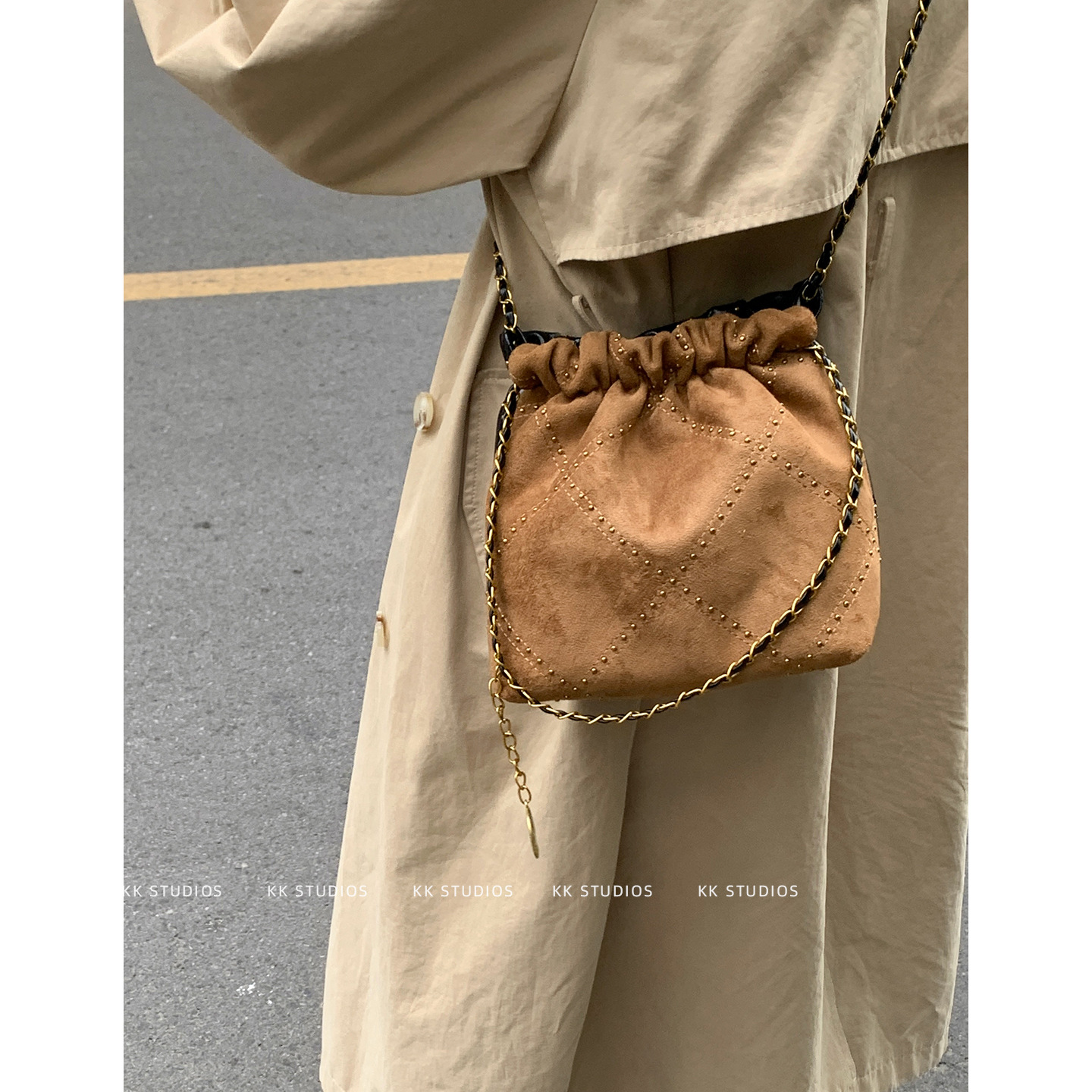 復古小眾麂皮絨菱格鏈條包包女簡約水桶包百搭單肩斜挎包